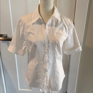 New York & Company White Embroidered Short Sleeve Button-Down Shirt